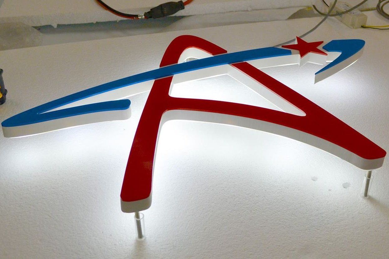 How Viscom Architectural Graphics Creates Compelling Retail Signs